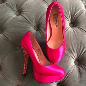 Steve Madden Fuchsia Satin Platform Heels